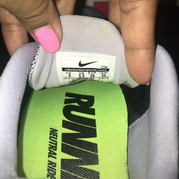 Nike - Picture 4 of 6